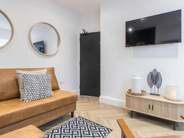 Room for rent in Fairfield, Calderstones