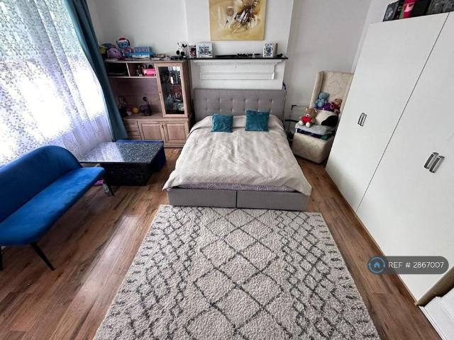 Room for rent in Palmers Green, Greater London