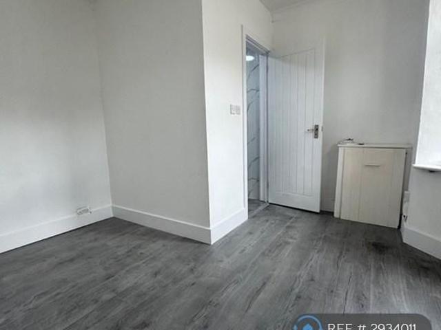Room for rent in London Borough of Hounslow, Feltham