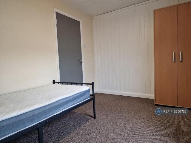 Room for rent in Baswich, Staffordshire