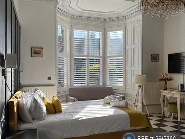Room for rent in Mayfield, Newington