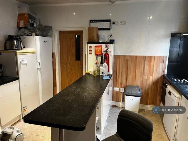 Room for rent in Northgate Village, Two Mills