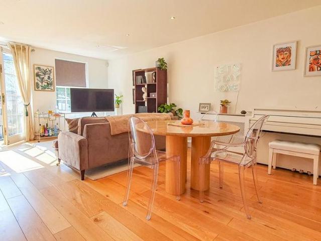 Room for rent in Hertford, Colliers End