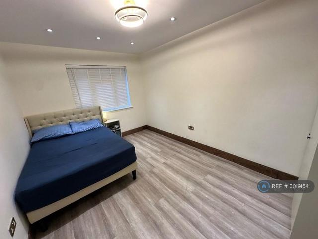 Room for rent in South Beddington, Greater London