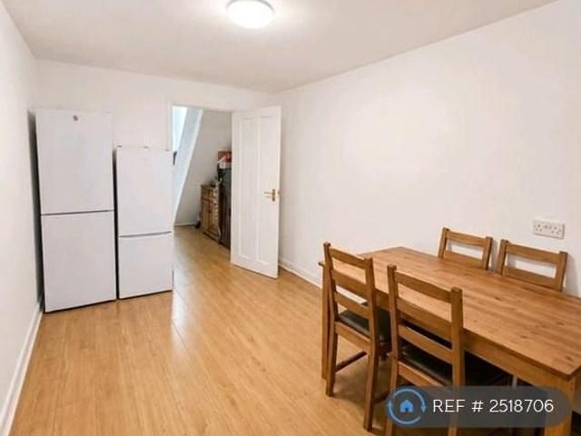 Room for rent in Civic Centre, Falcon Lodge