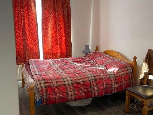 Room for rent in Ernesford Grange, West Midlands
