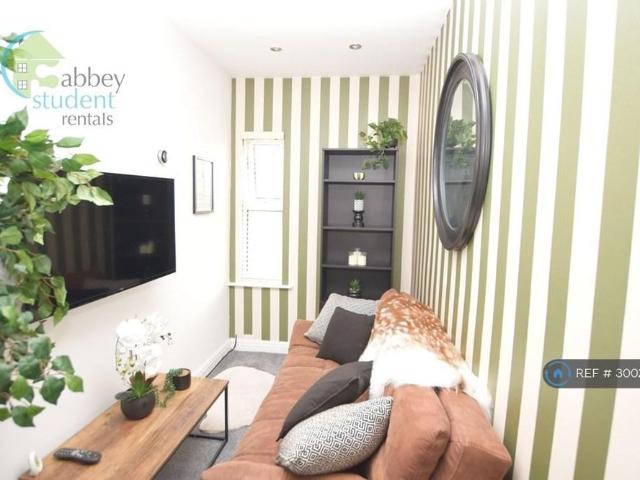Room for rent in Two Mills, Cheshire