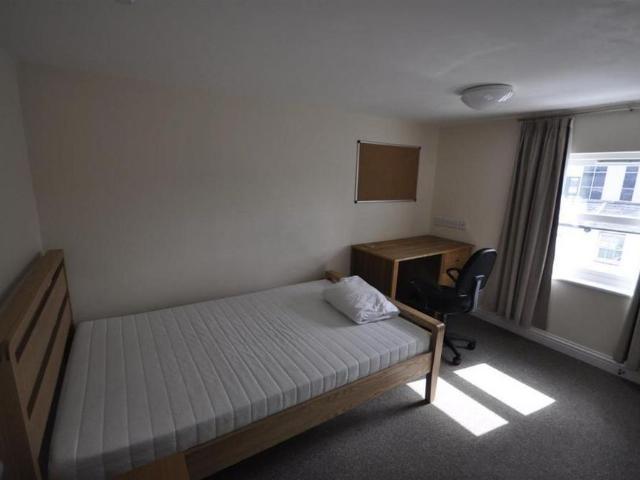 Room for rent in Ewens Farm, Golden Valley