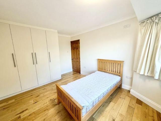 Room for rent in Hatch End, Greater London