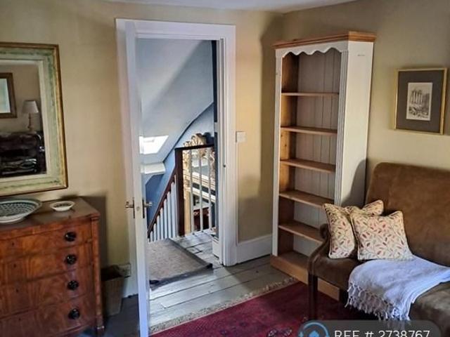 Room for rent in Stroud, School House