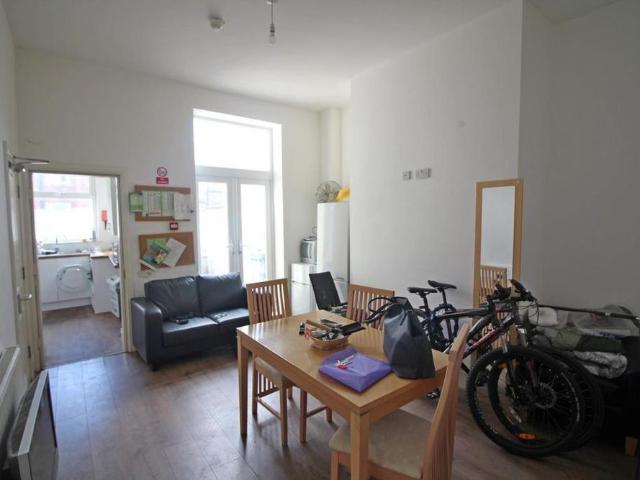 Room for rent in Hollins, Bury