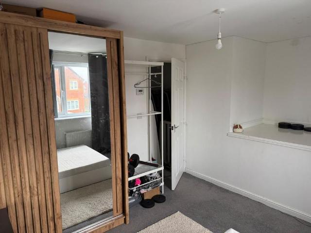 Room for rent in Balderstone, Burnedge