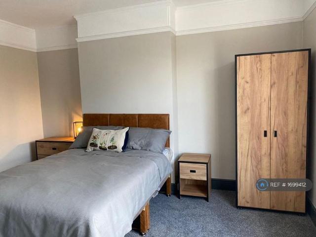 Room for rent in West Exe, Newton St Cyres