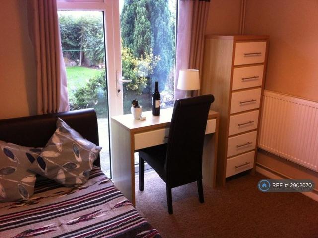 Room for rent in Walton Court, Aylesbury