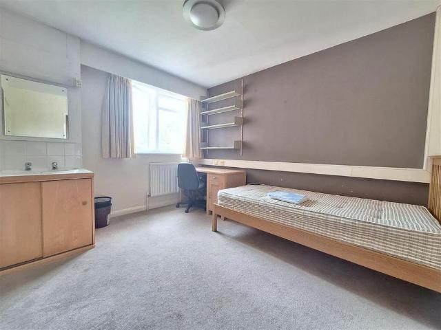 Room for rent in Newtown, Reading