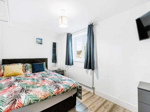 Room for rent in London Borough of Ealing, Greater London