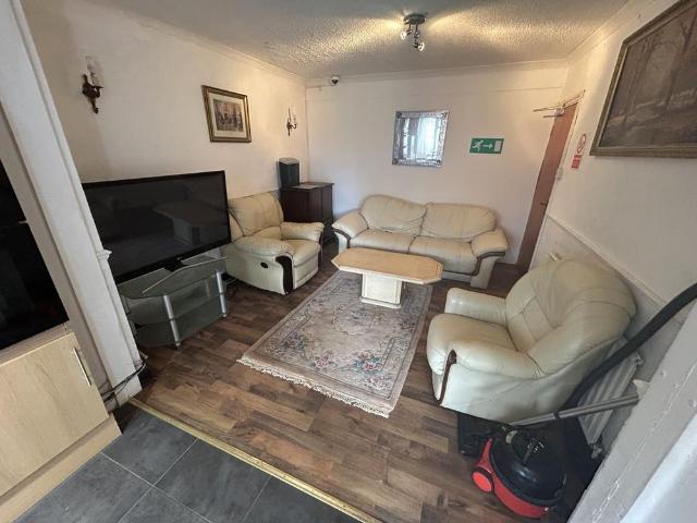 Room for rent in London Borough of Ealing, Greater London