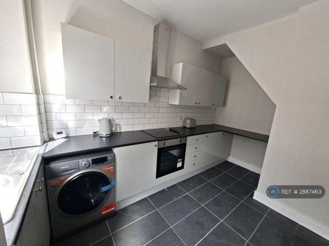 Room for rent in Lee Bank, Greater Manchester