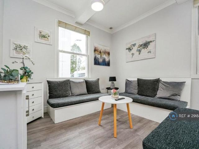 Room for rent in Golden Valley, Gloucestershire