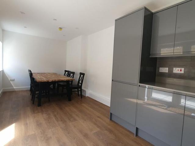 Room for rent in Civic Centre, Falcon Lodge