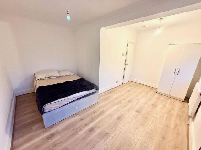 Room for rent in Edmonton, Greater London