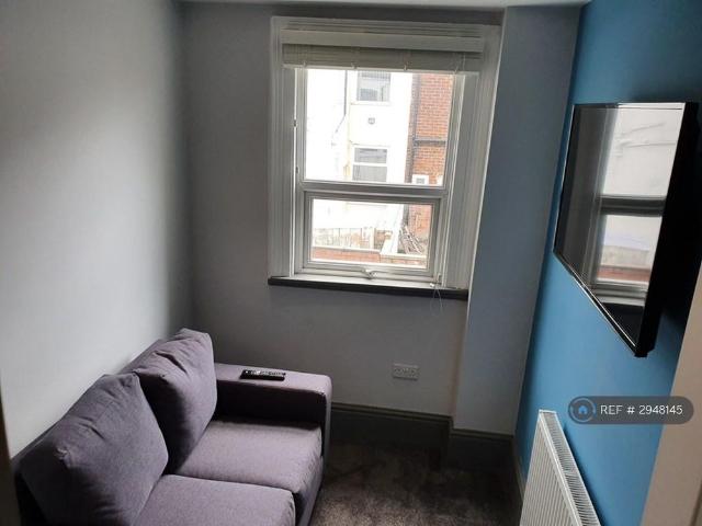 Room for rent in Hurst Cross, Greenheys
