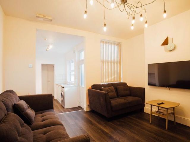 Room for rent in Elmfield, Leicestershire