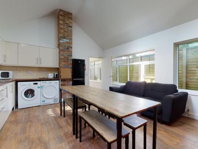 Room for rent in Elmfield, Leicestershire