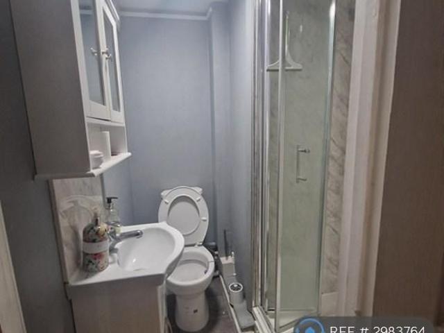 Room for rent in Cowley, Greater London