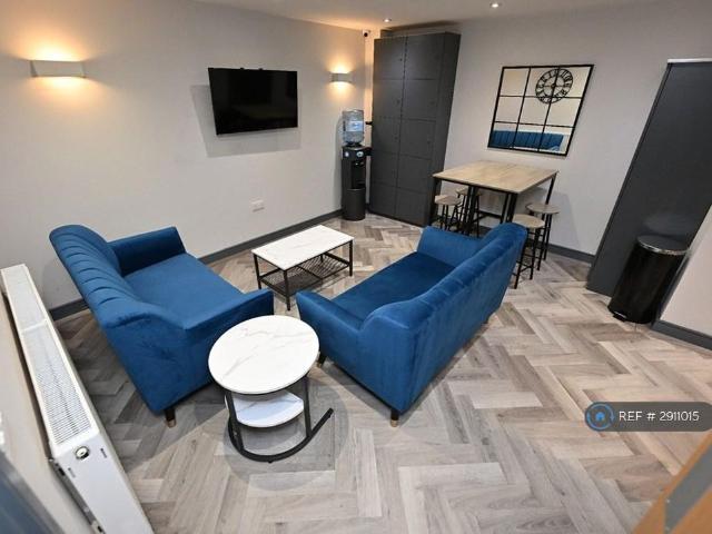 Room for rent in Roby Mill, Lancashire