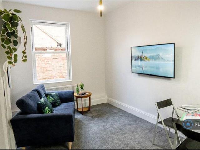 Room for rent in St. Peter the Great County, St Peters