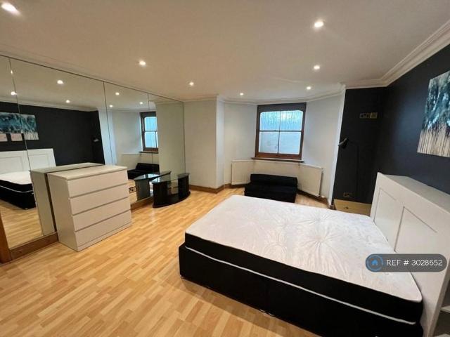 Room for rent in London Borough of Croydon, Waddon