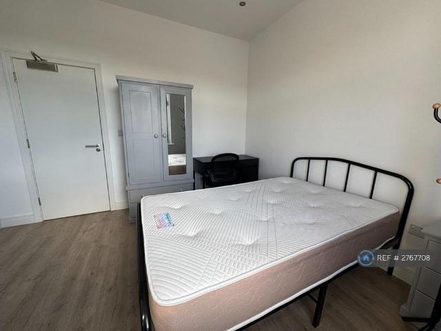 Room for rent in Hillhouse, Huddersfield