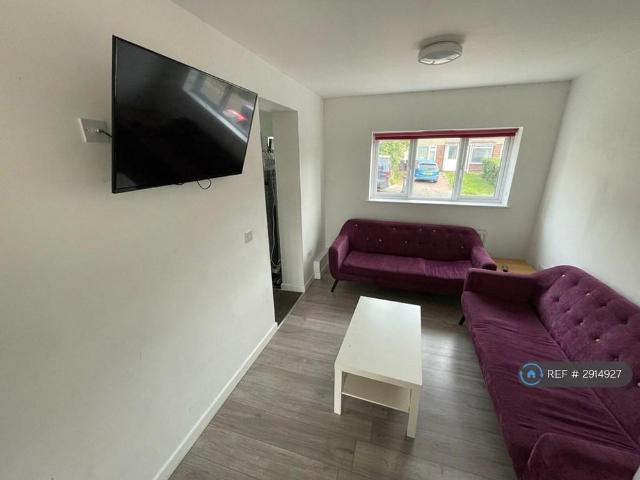 Room for rent in Hales Place, The Bridge