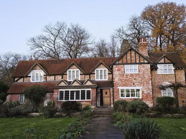 Room for rent in Pinner, Greater London