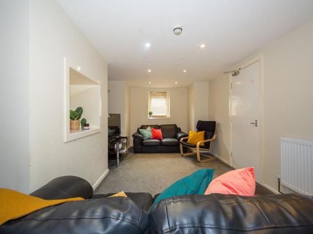Room for rent in Beckett Park, Headingley