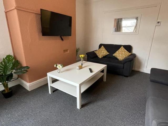 Room for rent in Northgate Village, Two Mills