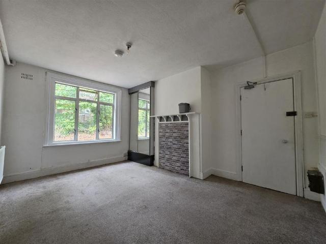 Room for rent in Church Crookham, Hart