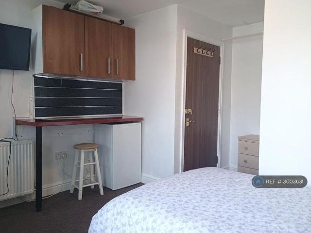Room for rent in Scott's Green, Brierley Hill