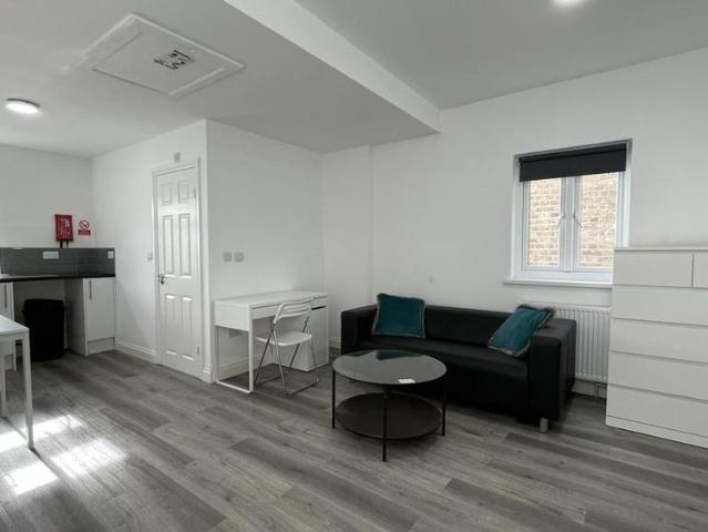 Room for rent in Seven Kings, Greater London