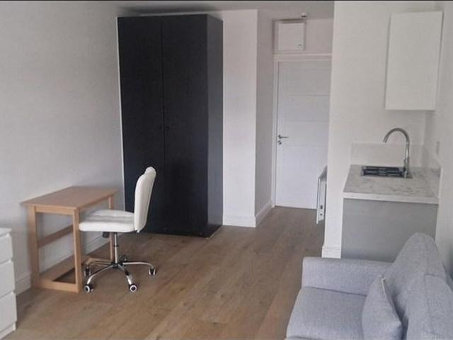 Room for rent in New Town, Monks Orchard