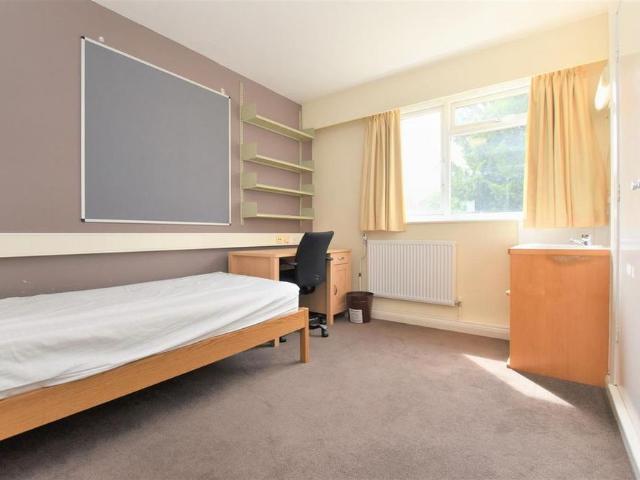 Room for rent in Newtown, Reading