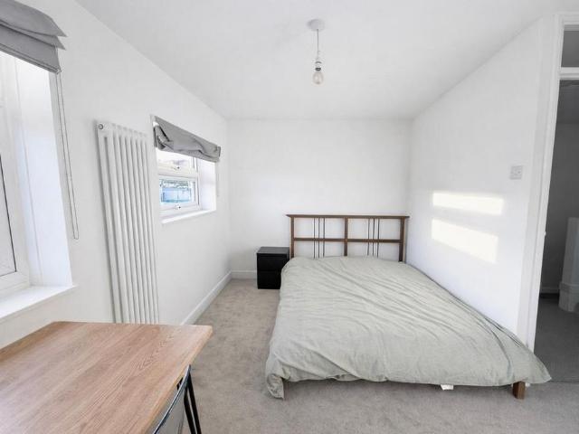 Room for rent in Worcester Park, Greater London