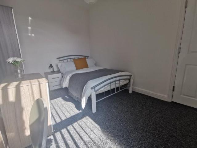 Room for rent in Ball Hill, West Midlands