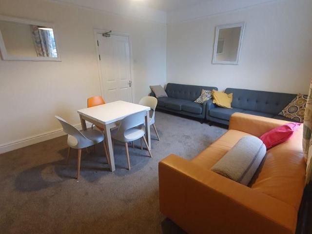 Room for rent in St John's, Worcestershire