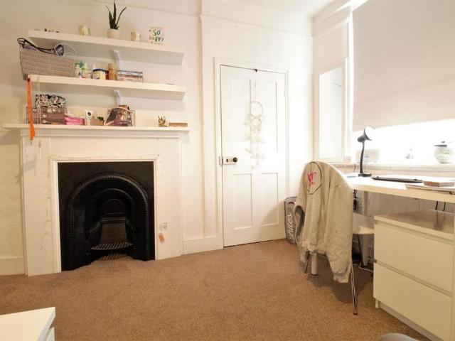 Room for rent in The King's Mile, Canterbury