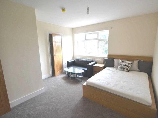 Room for rent in Farley Hill