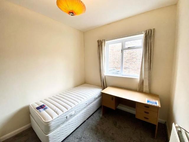 Room for rent in High Field, York