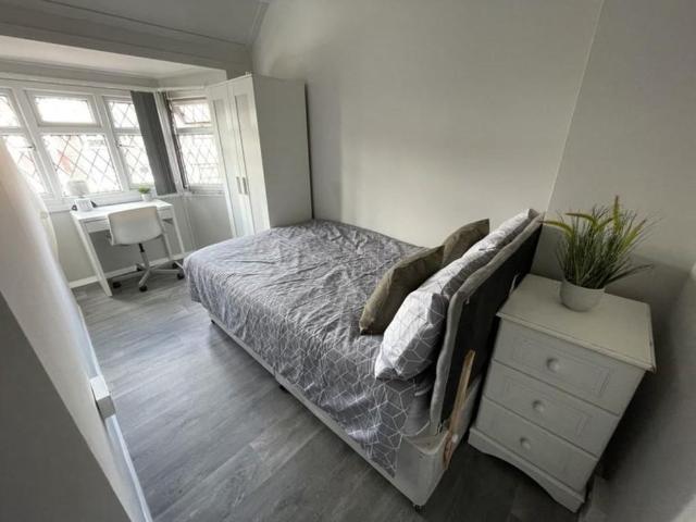 Room for rent in St John's, Worcestershire