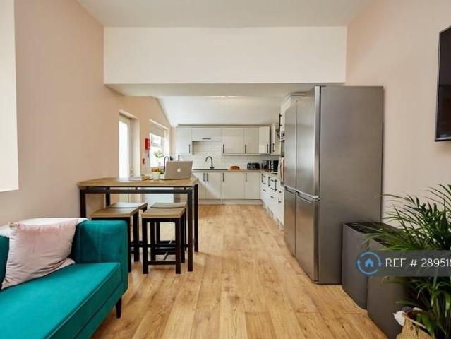 Room for rent in Claughton, Birkenhead